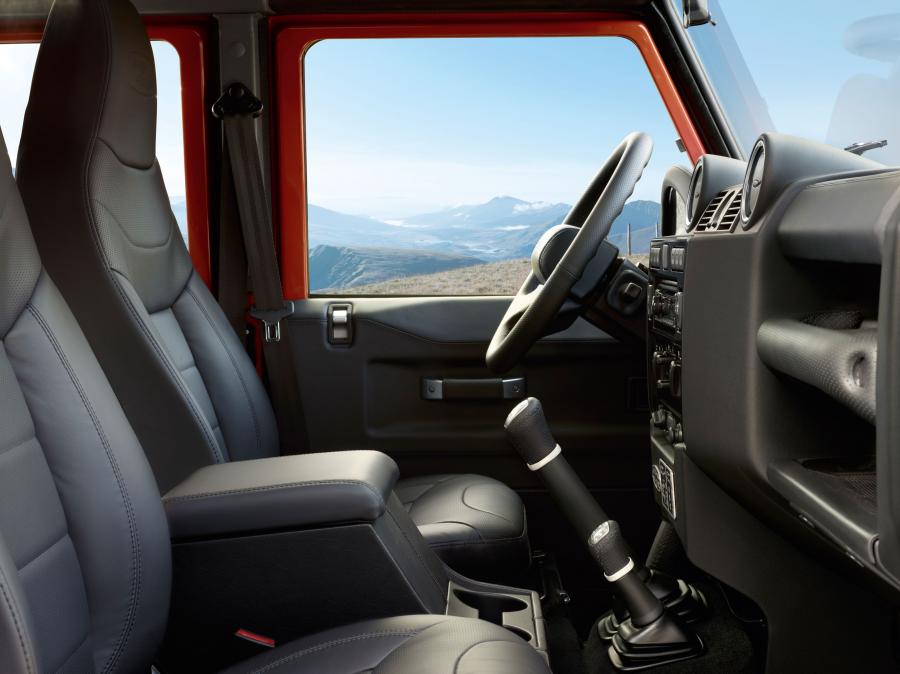  Land Rover Defender 110 Adventure 2015 года  (фото 6 из 9)